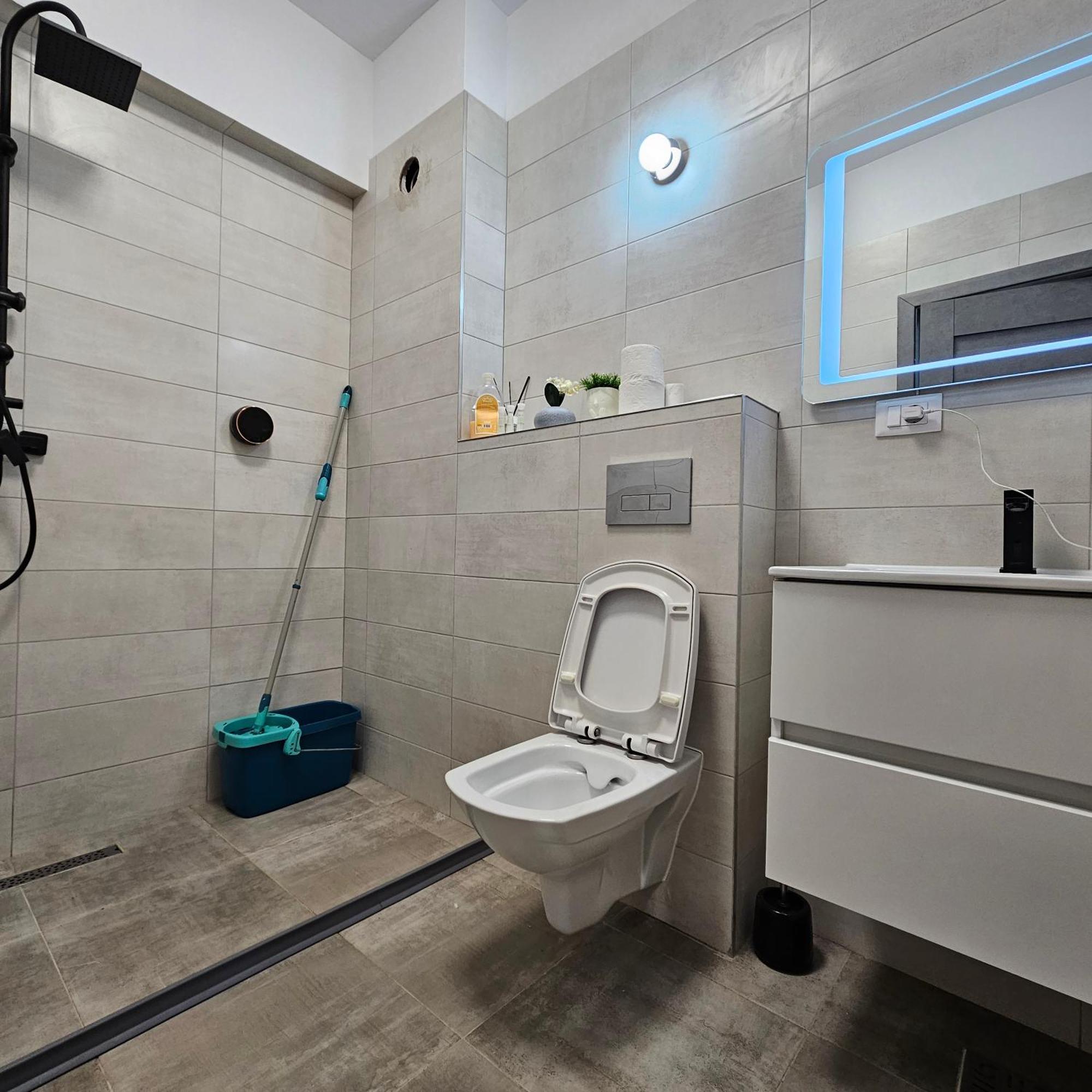 Apartament Dem Radulescu Langa Strand Râmnicu Vâlcea Zewnętrze zdjęcie